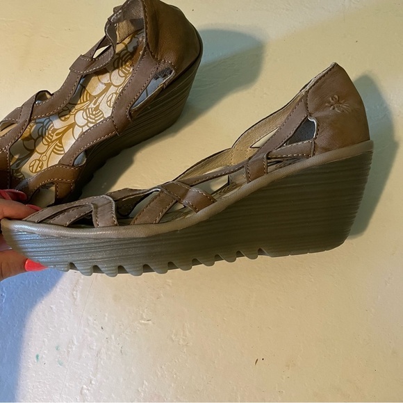 NWOT fly London tan wedges - Picture 2 of 7